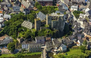 Category Cities DE Prints: Runkel Castle with Lahn and Lahn bridge