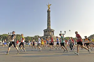 Runners of the Berlin Marathon 2009 at the Grosser Stern roundabout