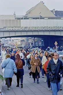 Rush of West Berliners, Friedrichstrasse Station