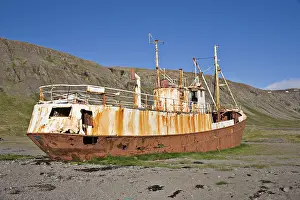 Rusted "Garoar Ba64, " Iceland's oldest ship