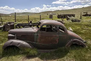 Rusted old car built in the 30s