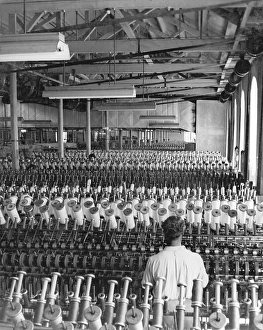 s pinning divis ion ins ide the Raymond Woollen Mills, Bombay mumbai, maharas htra, India 1940's