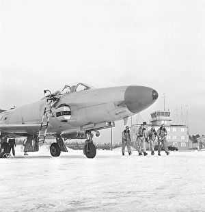 Saab 32 Lansen.A Swedish two-seat fighter plane manufactured by Saab, here with pilots on their way to the plane on the F6 air flotilla in Karlsborg in 1958. Roland Palm ref 11-2-4