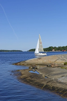 Category Scandinavia Prints: Sailboat and typical round polished rocks