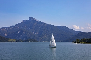 Category Mountain Landscapes Prints: Sailing boat on Mondsee with Schafberg