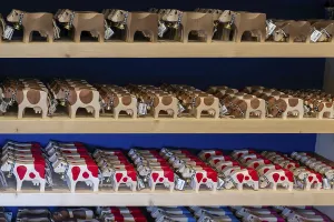 Sales shelf Trauffer toy wooden cows