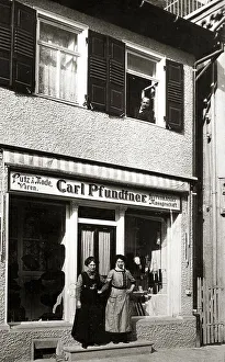 Two saleswomen in front of the fashion store Carl Pfundtner