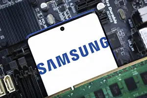 Category Historic EN Prints: SAMSUNG logo, brand on the smartphone screen
