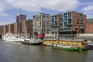 Sandtorhafen, traditional ship harbour and modern buildings in the Hafencity