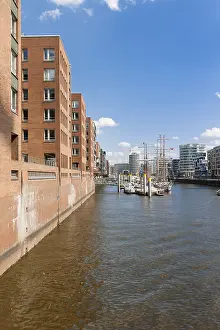 Am Sandtorkai, HafenCity with the harbour museum