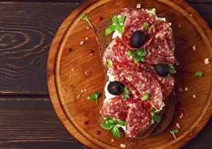 Sandwich, grain bread, with cream cheese and salami