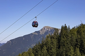 Sankt Gilgen am Wolfgangsee, Zwoelferhorn cable car with view of the Schafberg