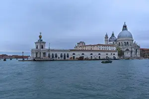 Santa Maria della Salute, left Punta della Dogana
