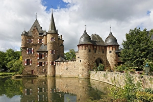 Satzvey Castle, medieval moated castle