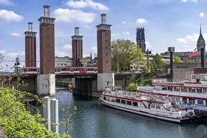 The Schwanentor bridge in the inner harbour of Duisburg