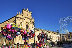 Scigli, Easter Sunday, colorful balloons in front of a church on a busy square with bright blue sky