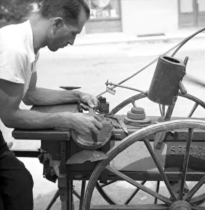 Scissors grinder at work, approx