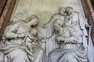 Sculpture, crypt arcades, grave counters in the arcade of St