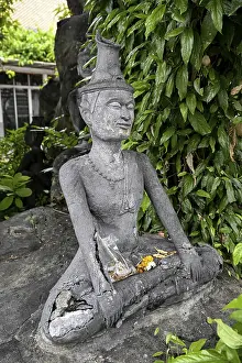 Sculpture in the garden of Wat Pho
