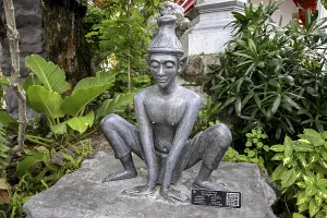 Sculpture in the garden of Wat Pho