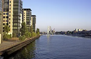The sculpture Molecule man by Jonathan Borofsky at the east port