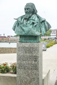 Sculpture, monument, bust, bronze bust of August Heinrich Hoffmann von Fallersleben