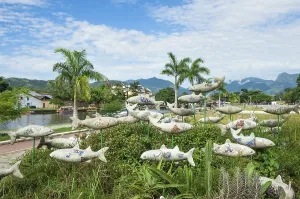 Sculpture representing a swarm in motion