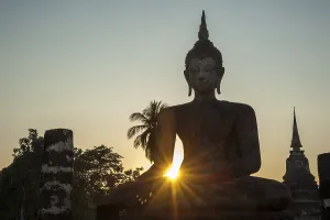 Seated Buddha statue at Wat Mahathat temple
