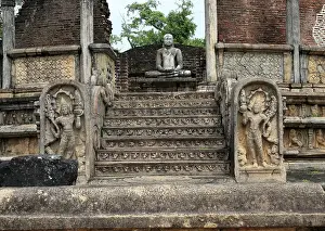 Seated Buddha in Vatadage building