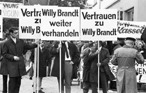 The second meeting of Chancellor Willy Brandt with GDR MP Willi Stoph on 21 May 1971 in Kassel was accompanied by a