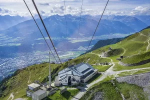 Seegrube station, Nordkettenbahn cable car to Hafelekar