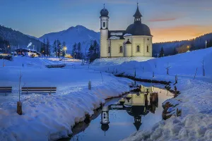 Seekirchl with Hocheder 2797m at dusk in winter