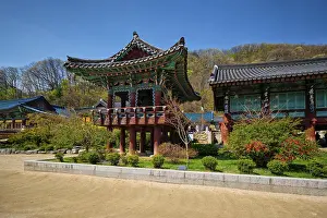 SEORAKSAN, SOUTH KOREA, APRIL 15