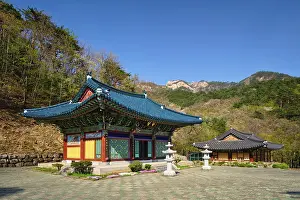SEORAKSAN, SOUTH KOREA, APRIL 15