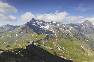 Serpentine curves on the Grossglockner High Alpine Road