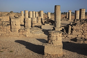 Settlement remains of the city and incense port of Al-Baleed