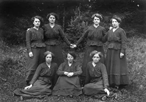 Seven female friends, historical image, ca. 1930