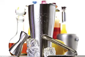 Shaker, bar equipment, ice cubes