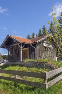 The shed of the former railway station of Hellengerst