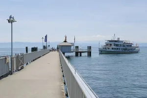 Ship pulls up to the jetty, Immenstaad