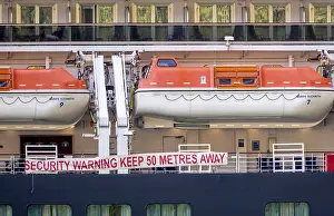 Ship RMS Queen Elizabeth, warning to sea pirates