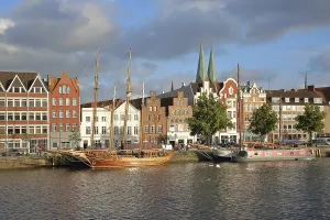 Ships on the banks of the Stadttrave