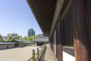 Shitennoji zen garden with sand lined up perfectly
