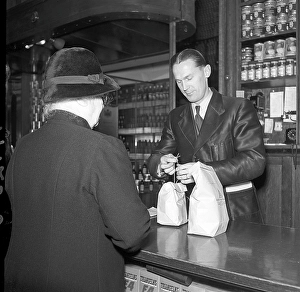 In the shop in 1942. A male assistant in Arvid Nordquist's delicatessen on Birgerjarlsgatan in Stockholm. The year is 1942 and World War II is raging in Europe. Despite the war, the company is able to offer groceries and delicacies