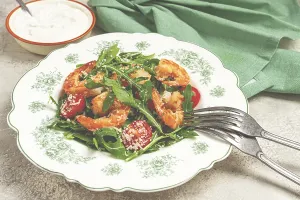 Shrimp salad with arugula and cherry tomatoes