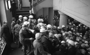 With a siege and temporary occupation of the Hoesch AG headquarters on 11
