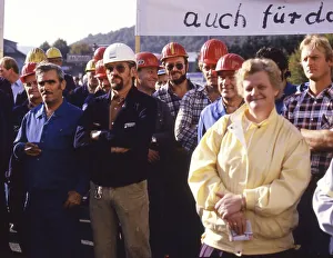 Siegen steelworkers on warning strike on 25 9 1986