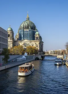 Sightseeing steamers and tourist ships on the Spree at Berlin Cathedral