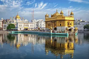Sikh gurdwara Golden Temple (Harmandir Sahib) and water tank