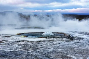 Sinter terraces with geyser, sulphur vapour